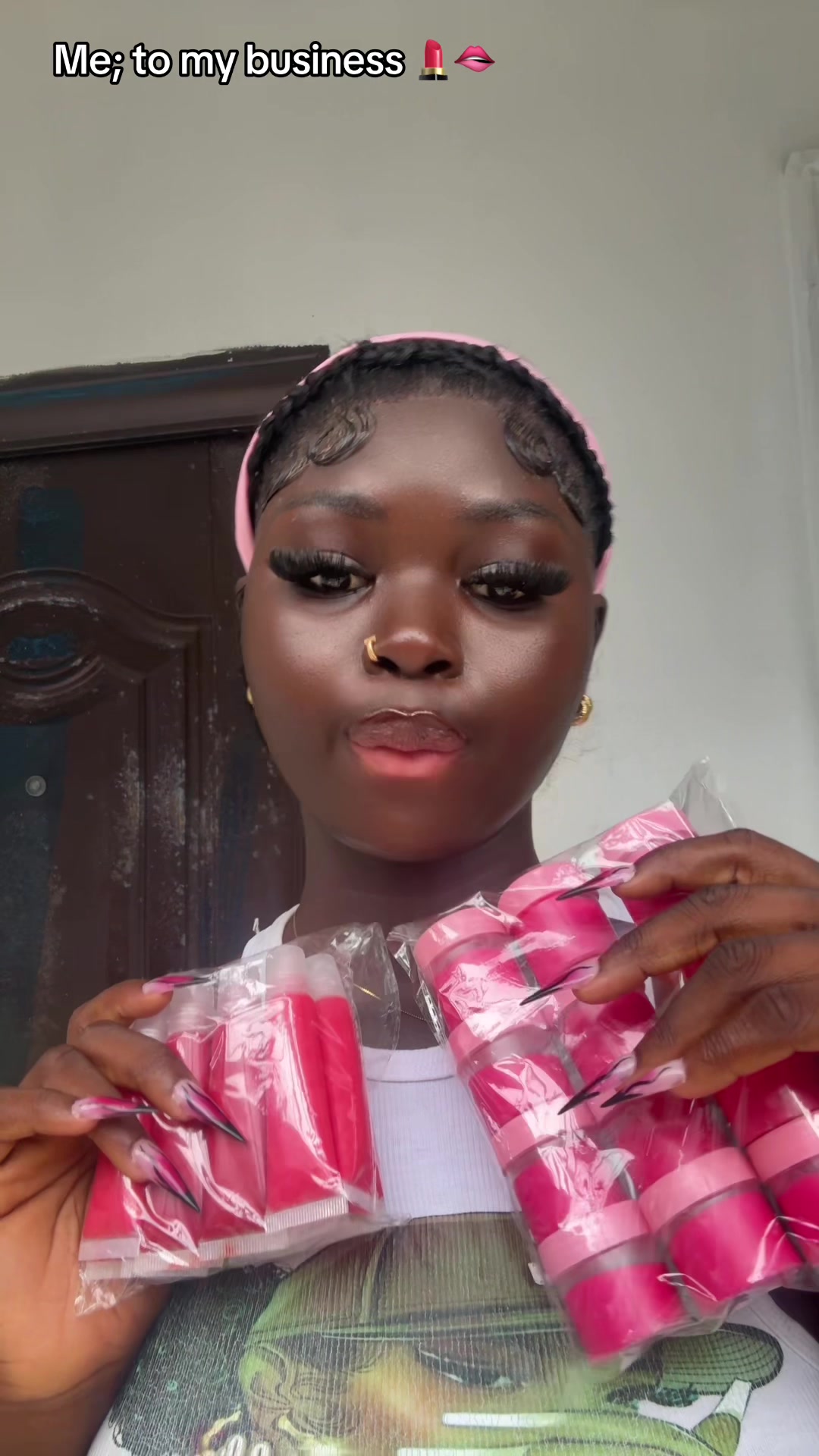 @Pink lip vendor in Warri 💋💄