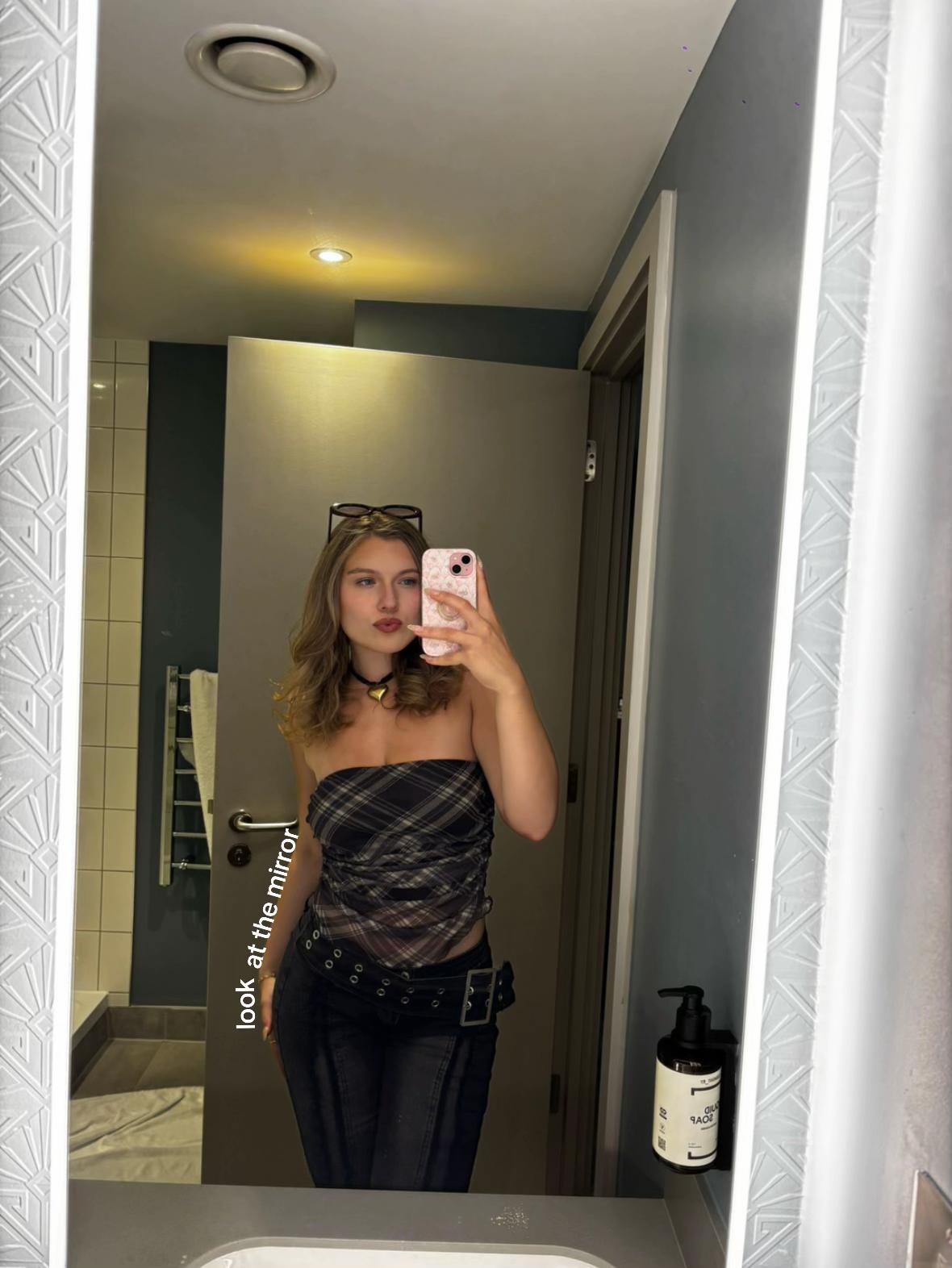 @leavesloneczkoalone