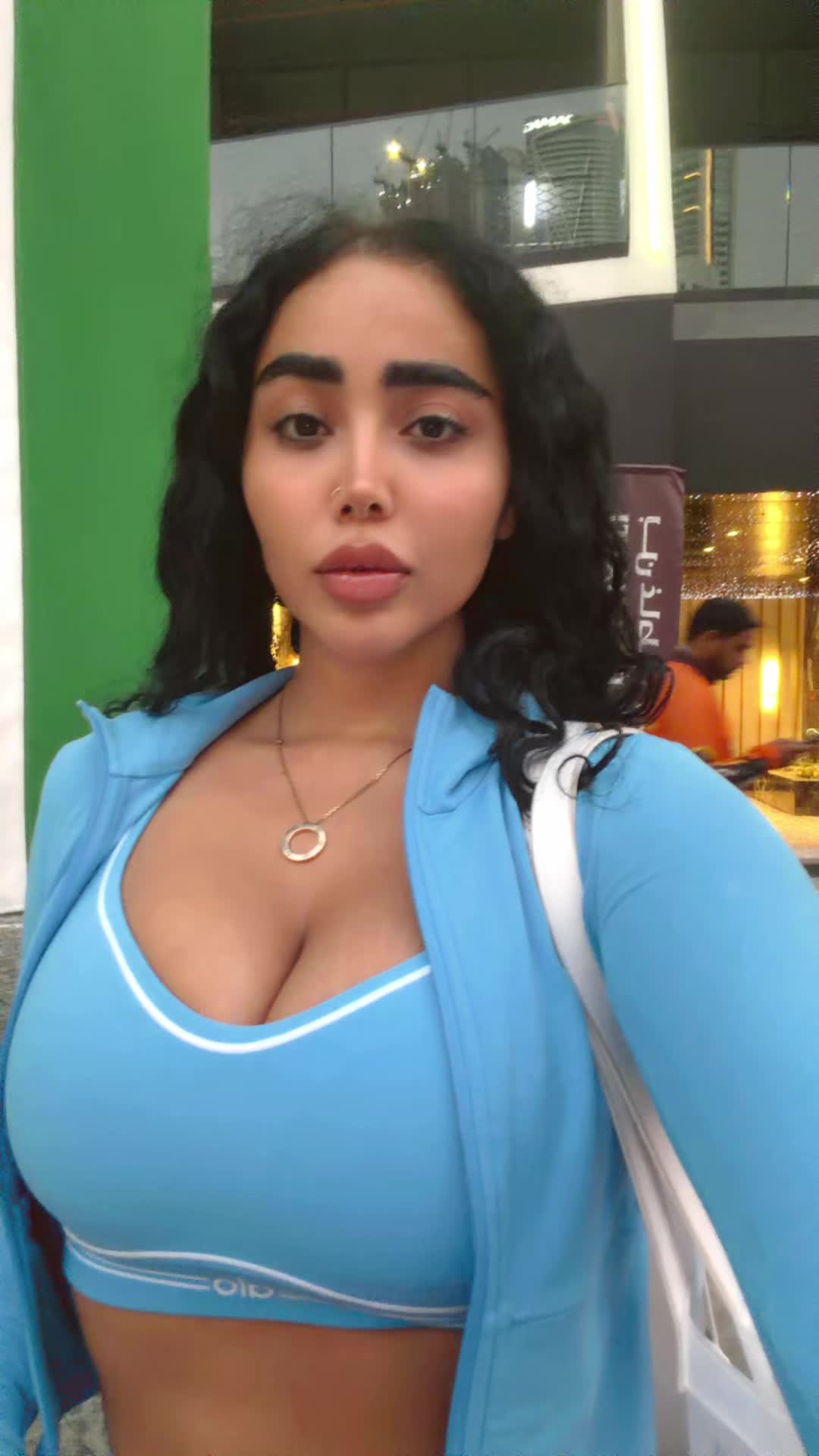 @melikam.mo