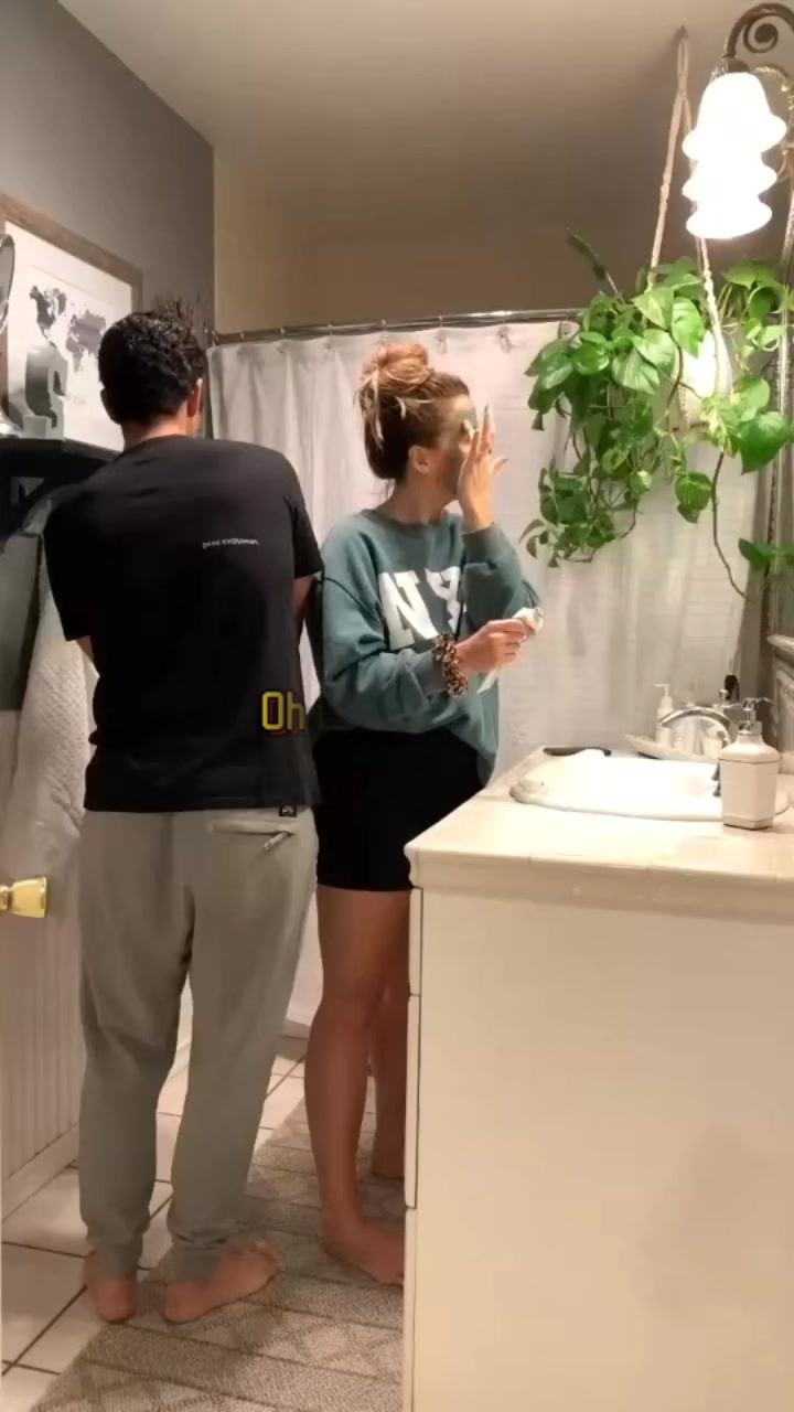 @𝕃𝕆𝕍𝔼 𝕄𝔼𝕃𝕆𝔻𝕐🌹