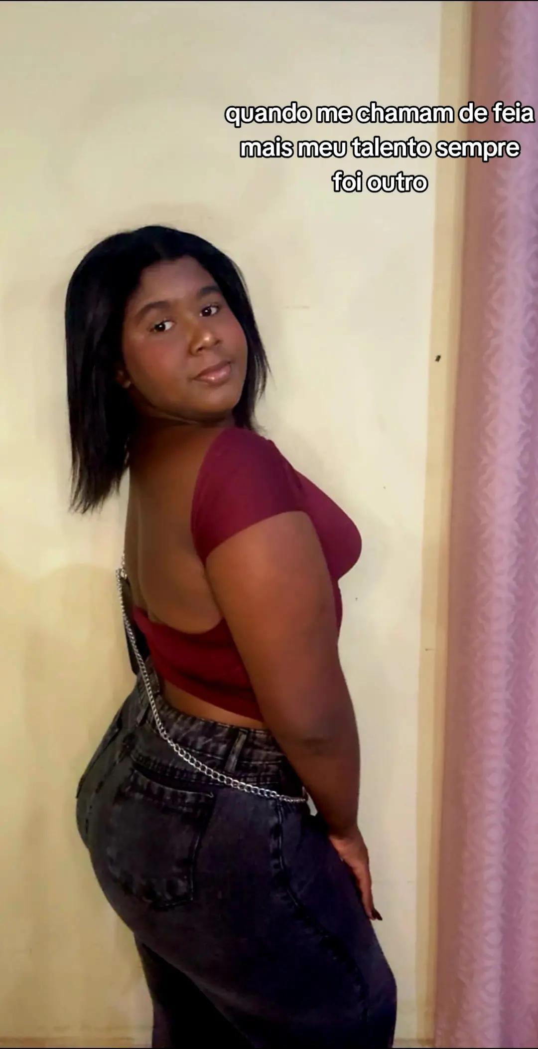 @L&iacute;via Crispim