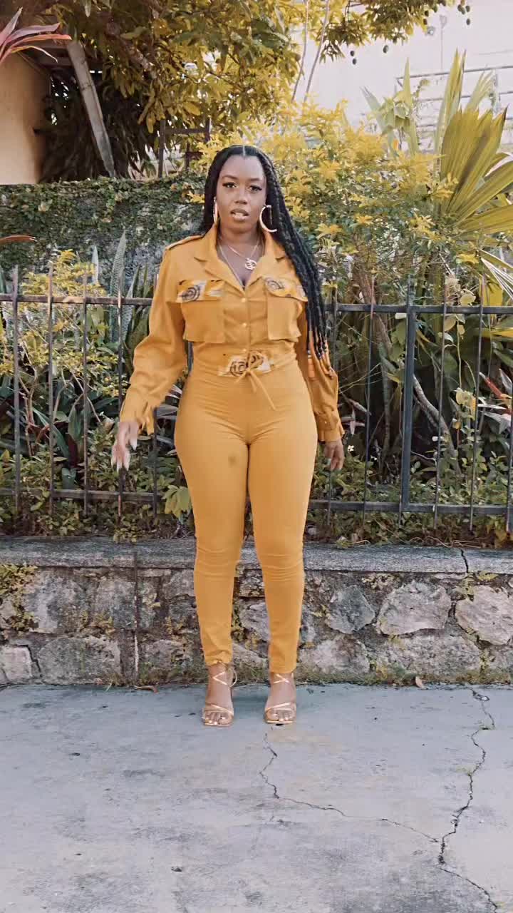 @all hail to the queen 👑🖤👑