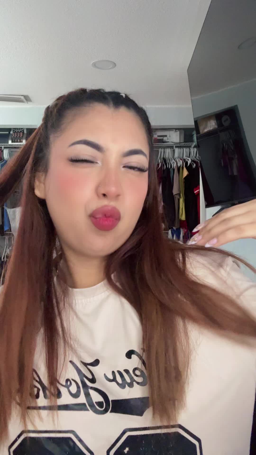 @Ana&iacute;_oficial