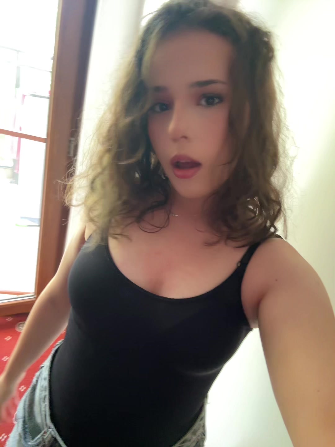 @Io4nq