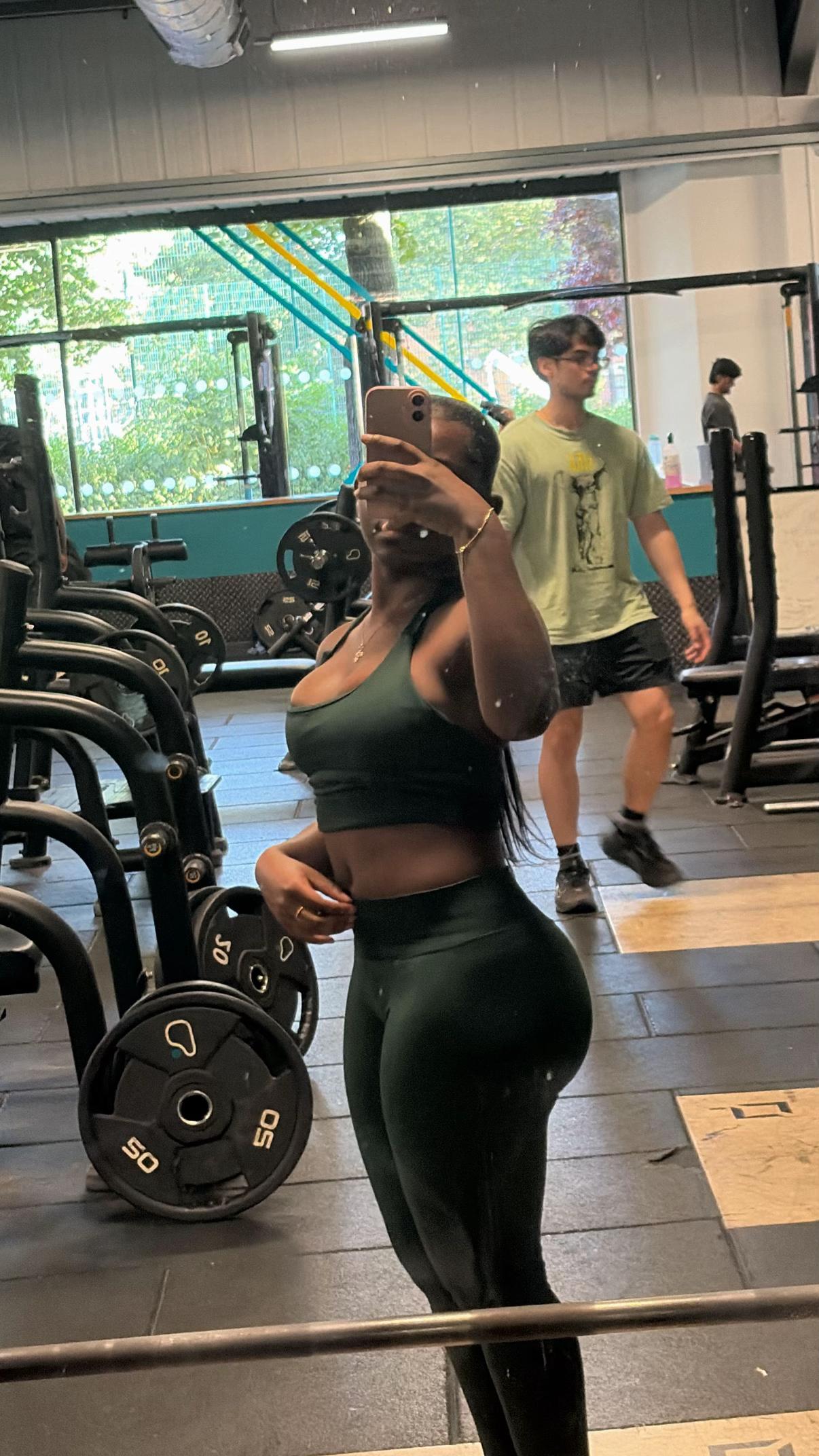@SARAH🤎.