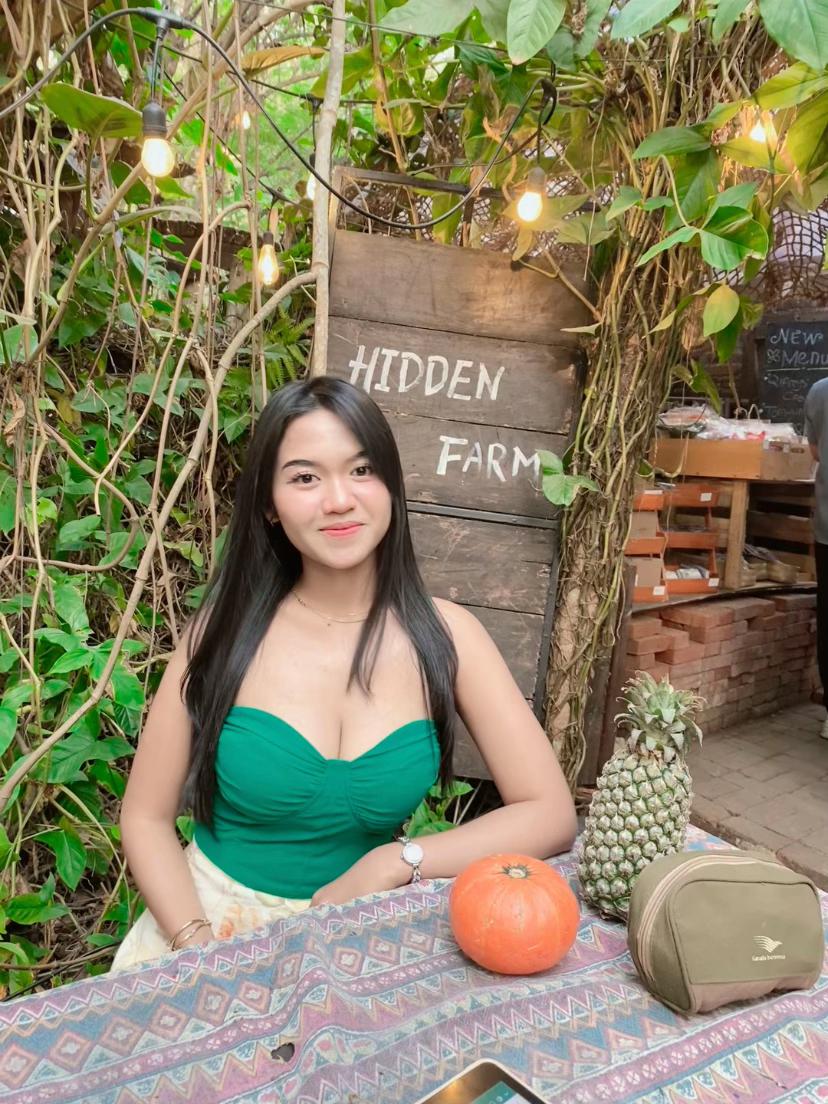 @putri | yoga enthusiast