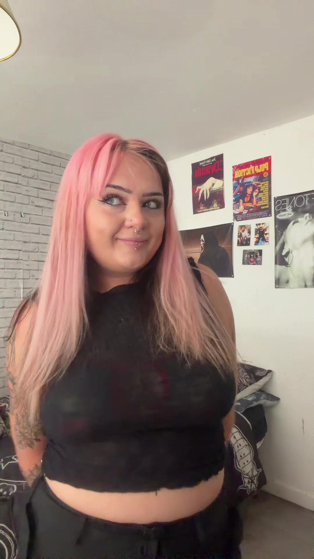 @girl_in_the_pit