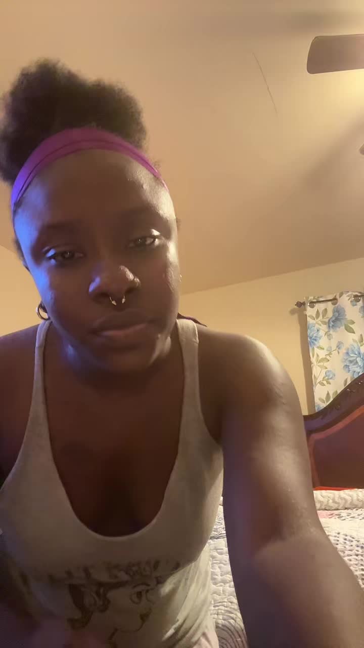 @💜𝙴𝚜𝚜𝚎𝚗𝚌𝚎💜
