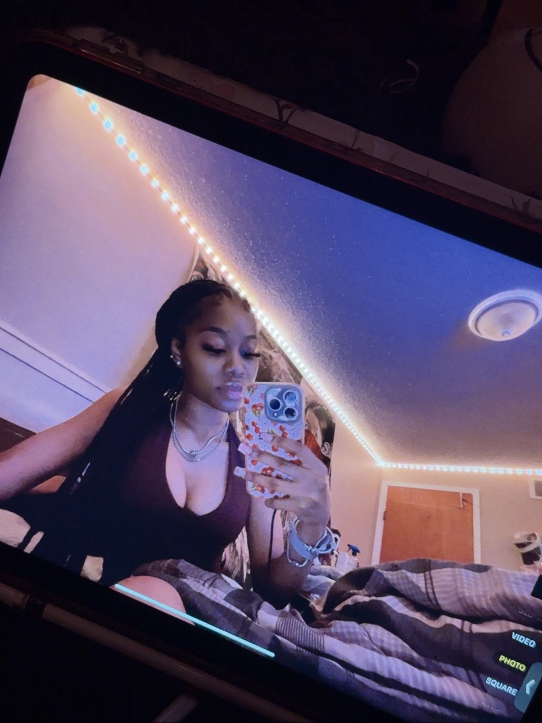 @Vee🪷