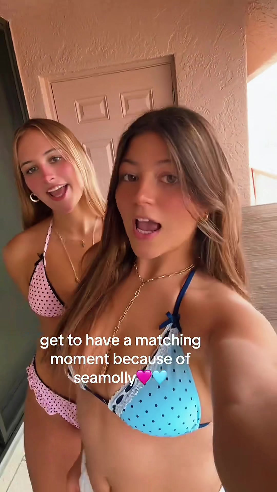 @SeamollyLooks