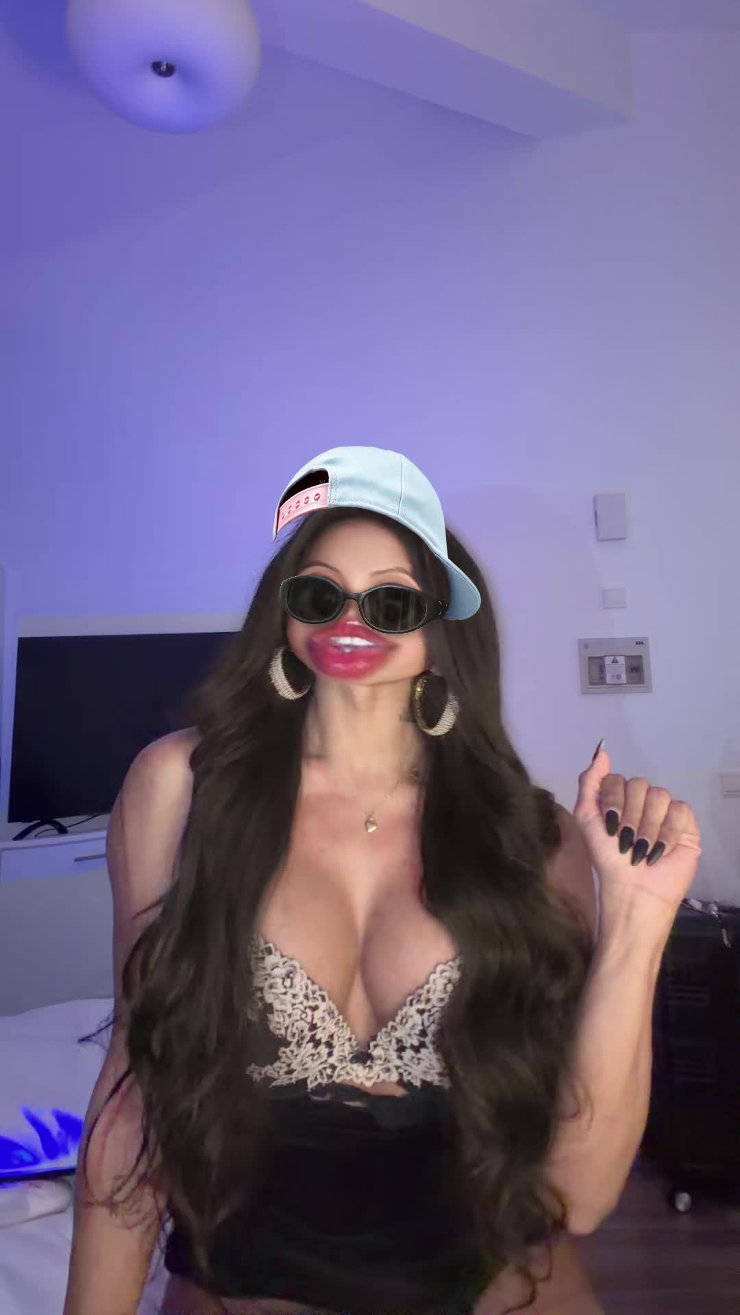 @Isabella