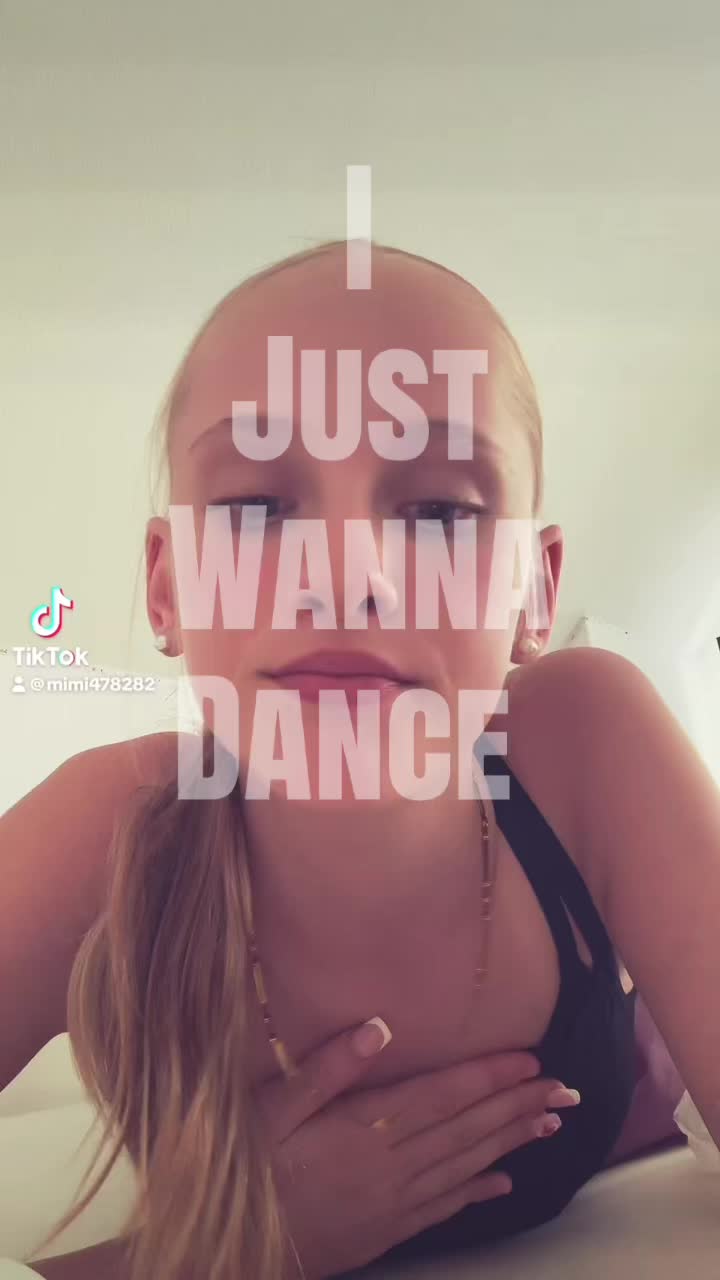 @&bull;&bull;&bull;Mia&bull;&bull;&bull;