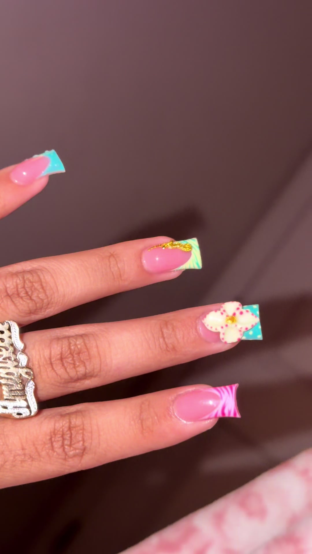 @𝒜𝓂𝒾𝑔𝒾𝓈ℯ𝓁𝓁ℯ