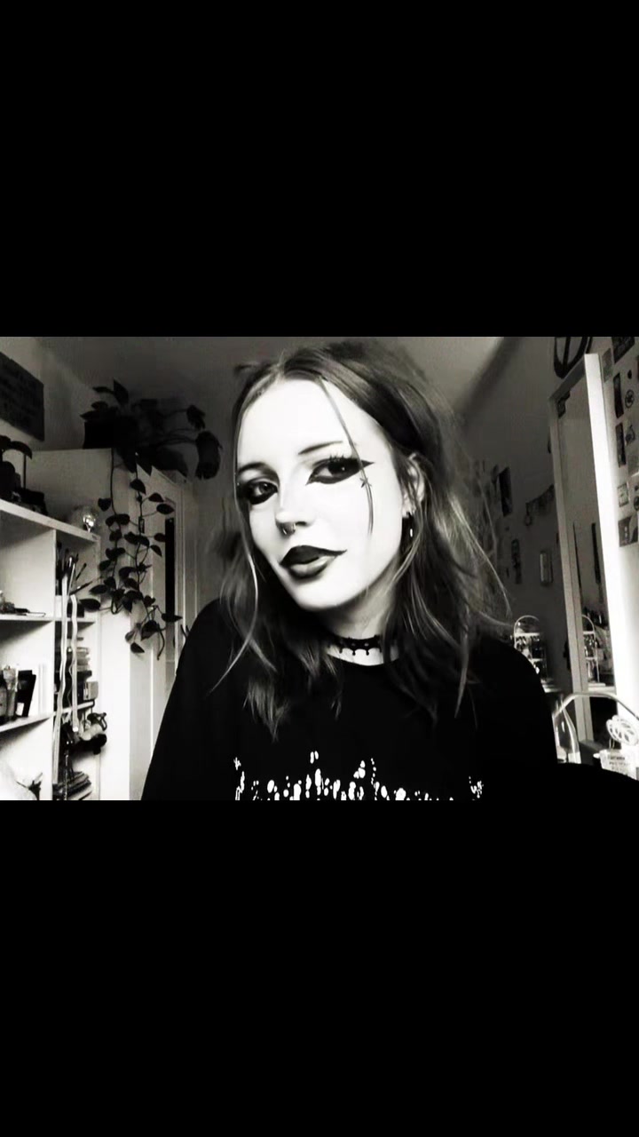 @Flo ☠︎︎