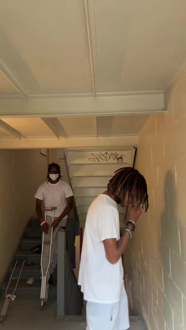 @Glitchy 🚶🏽&zwj;♂️..