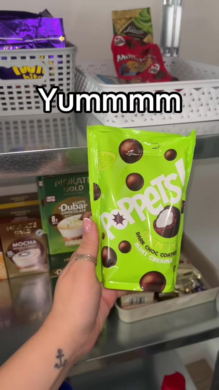 @Bellasboxesuk