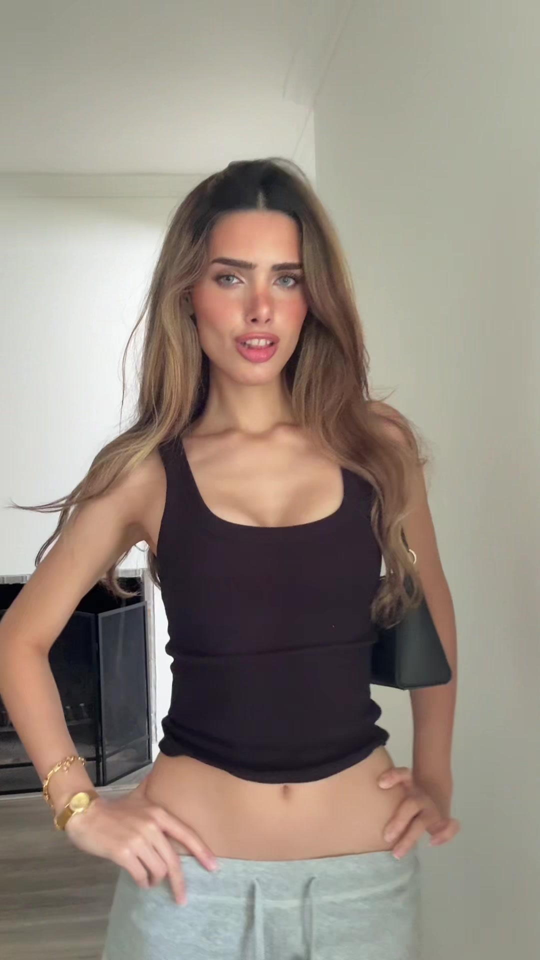 @Adora