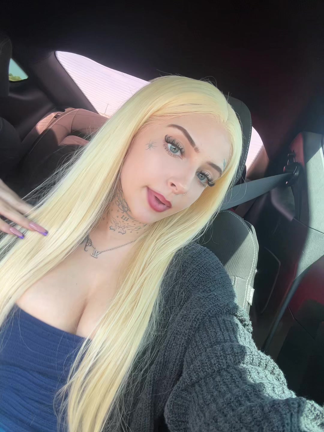 @Lilyrrrose
