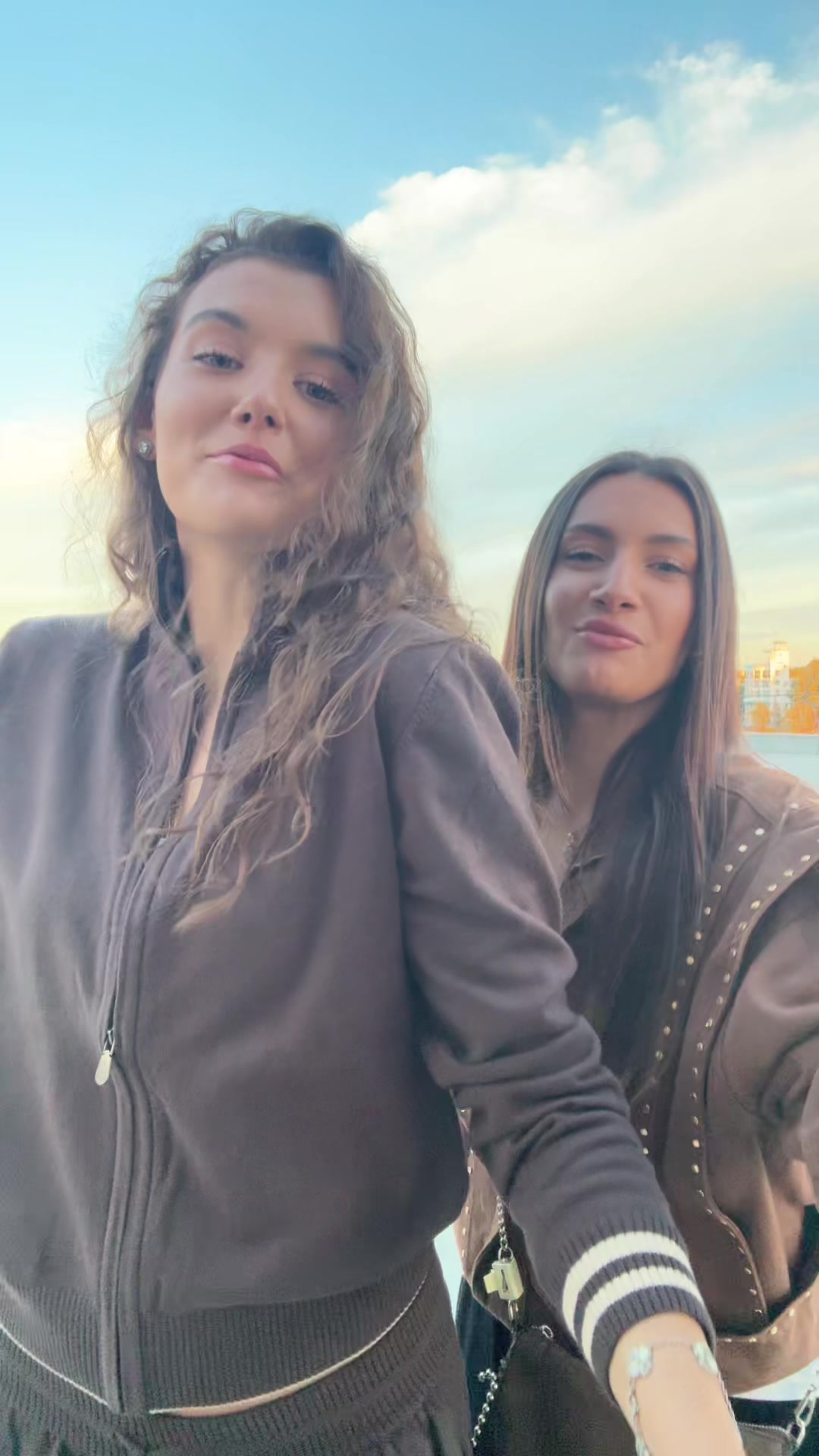 @лиза