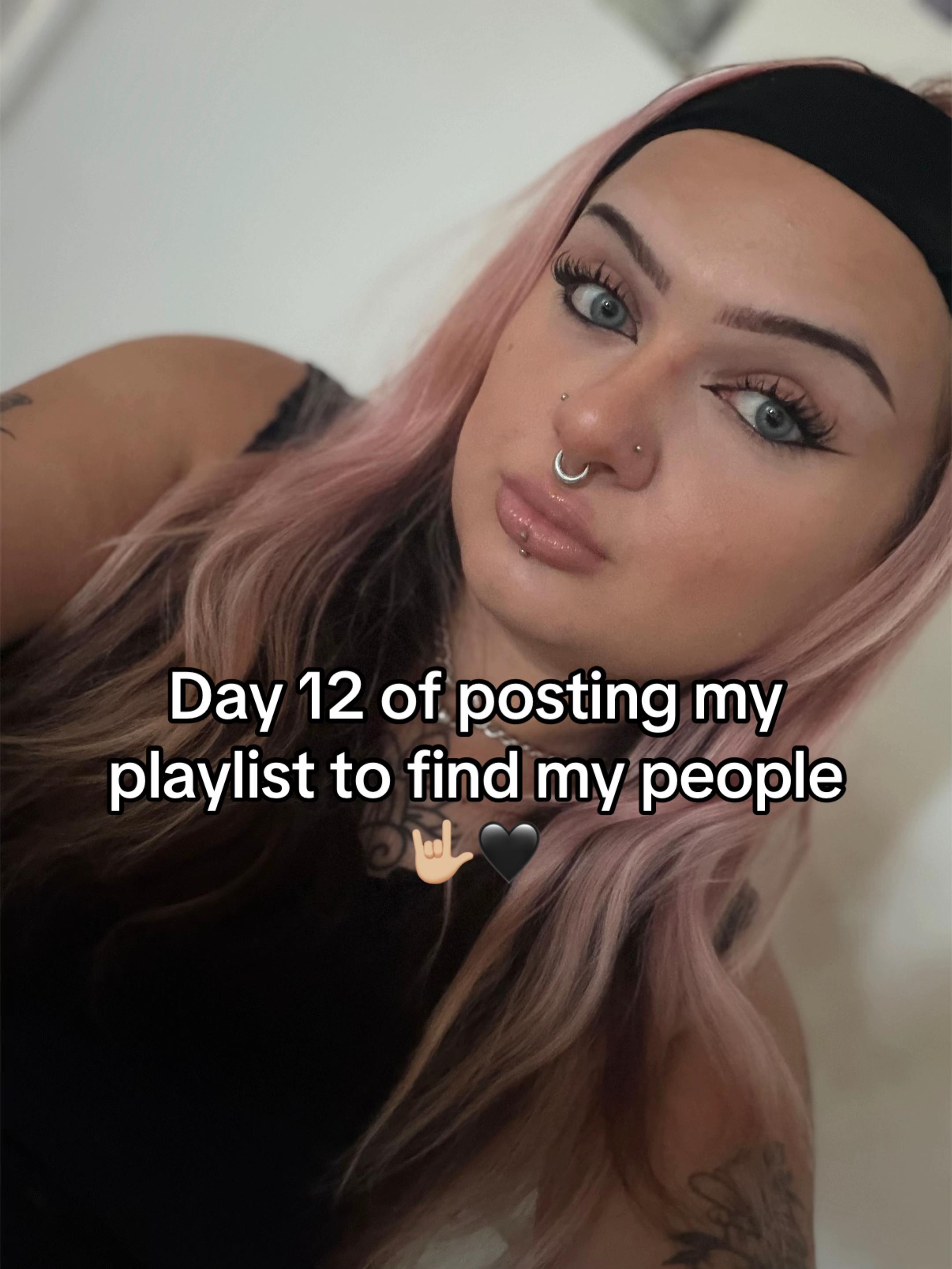 @girl_in_the_pit
