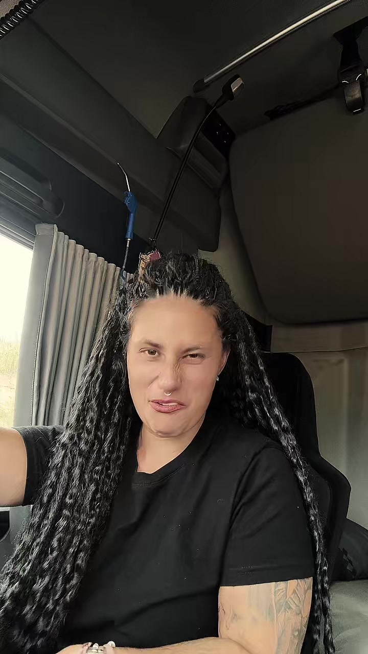 @TruckerGirlLucy