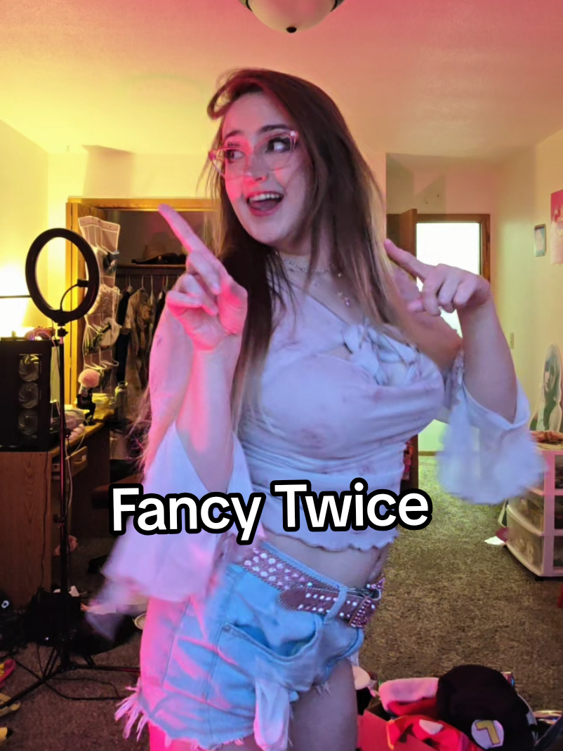 @DivieFuse &bull; Egirl