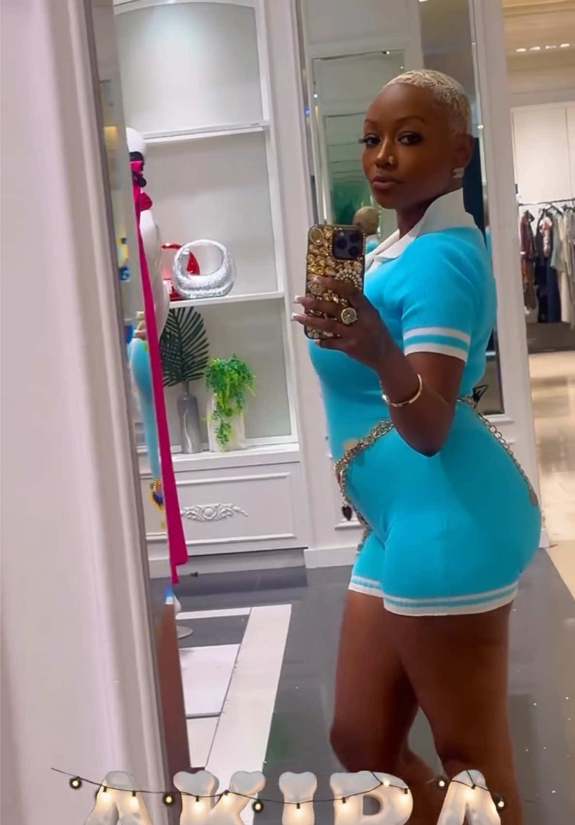 @PrettyFlyNailz