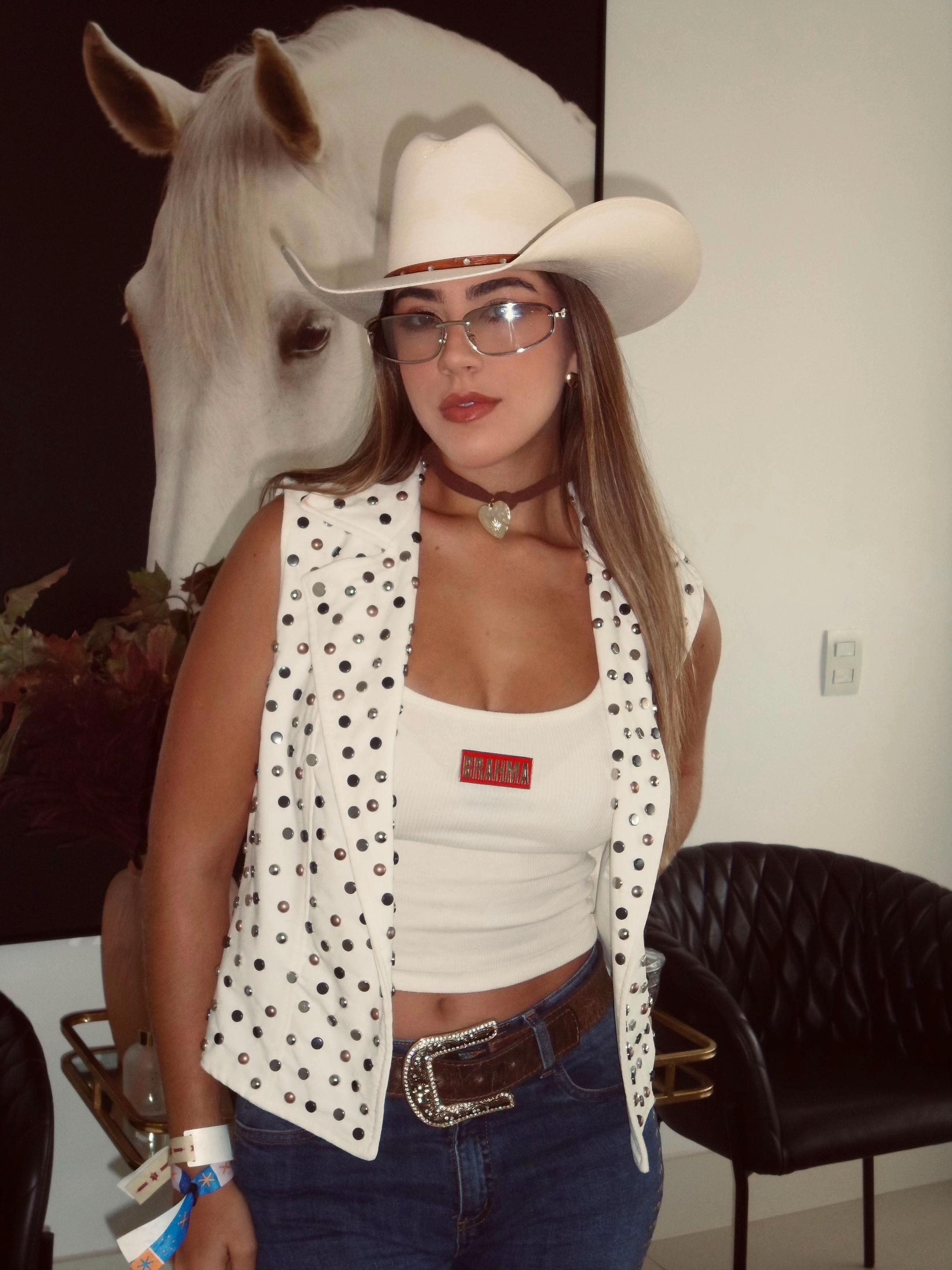@Ana Laura