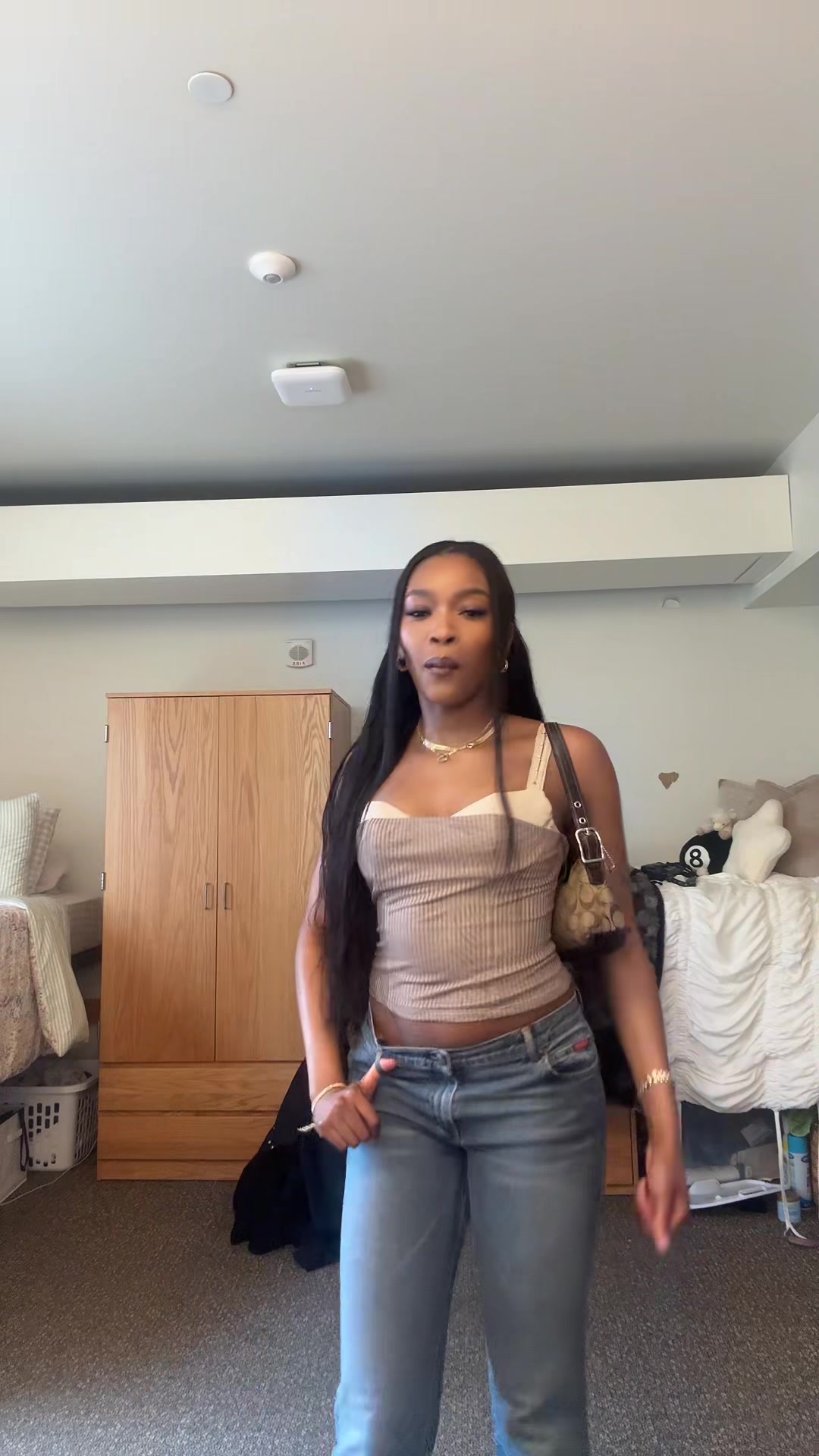 @anishaaniyah