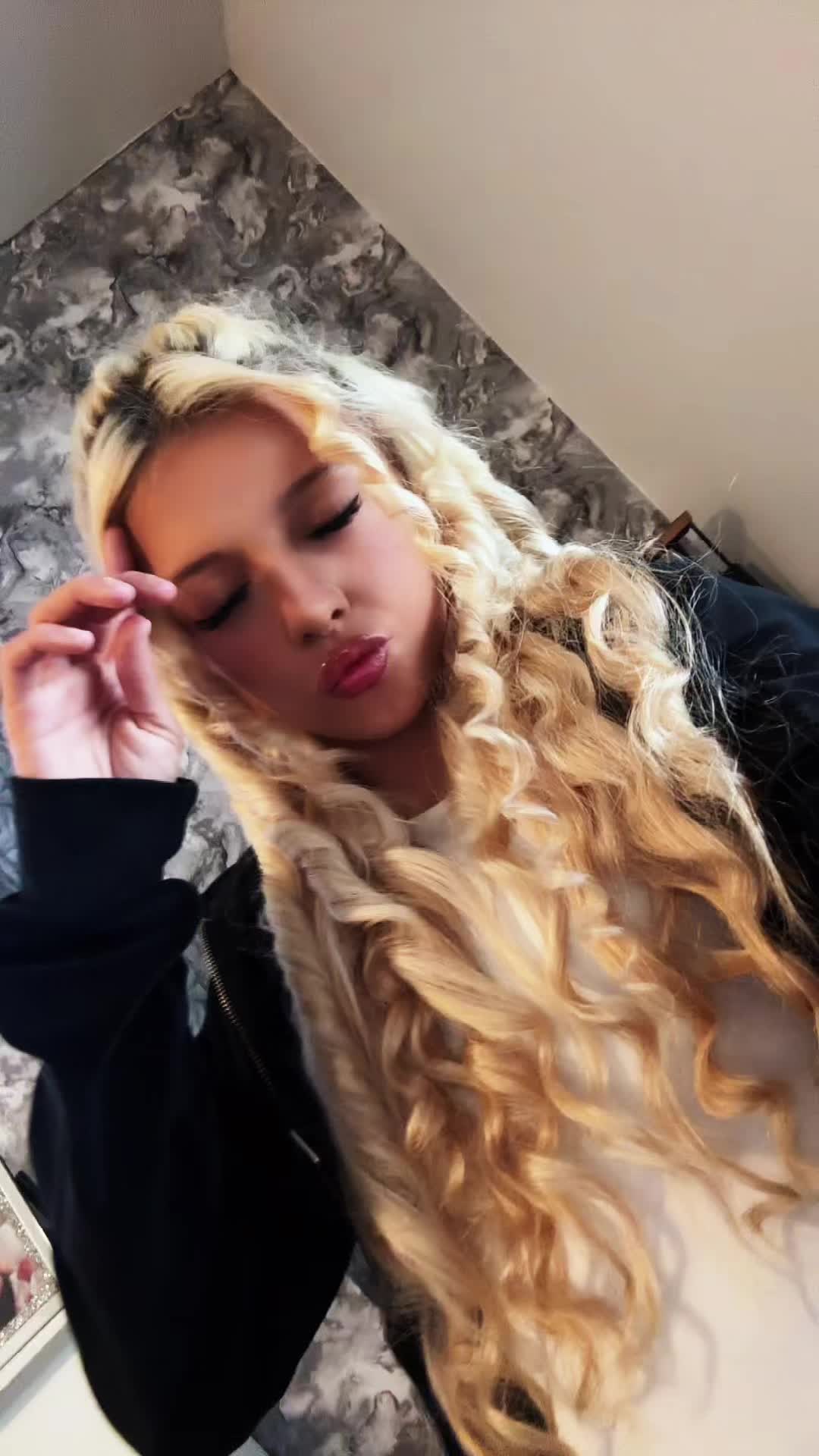 @Demi