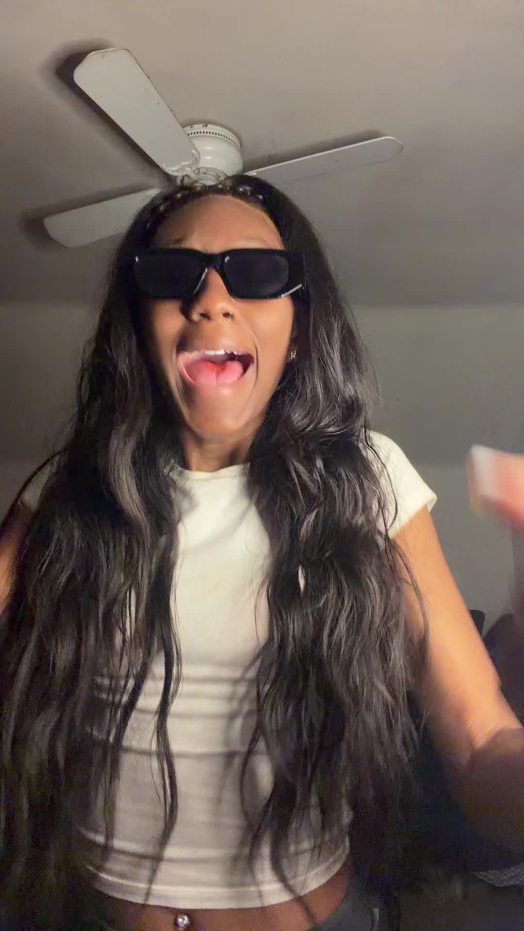 @Ya Girl Des LIVE