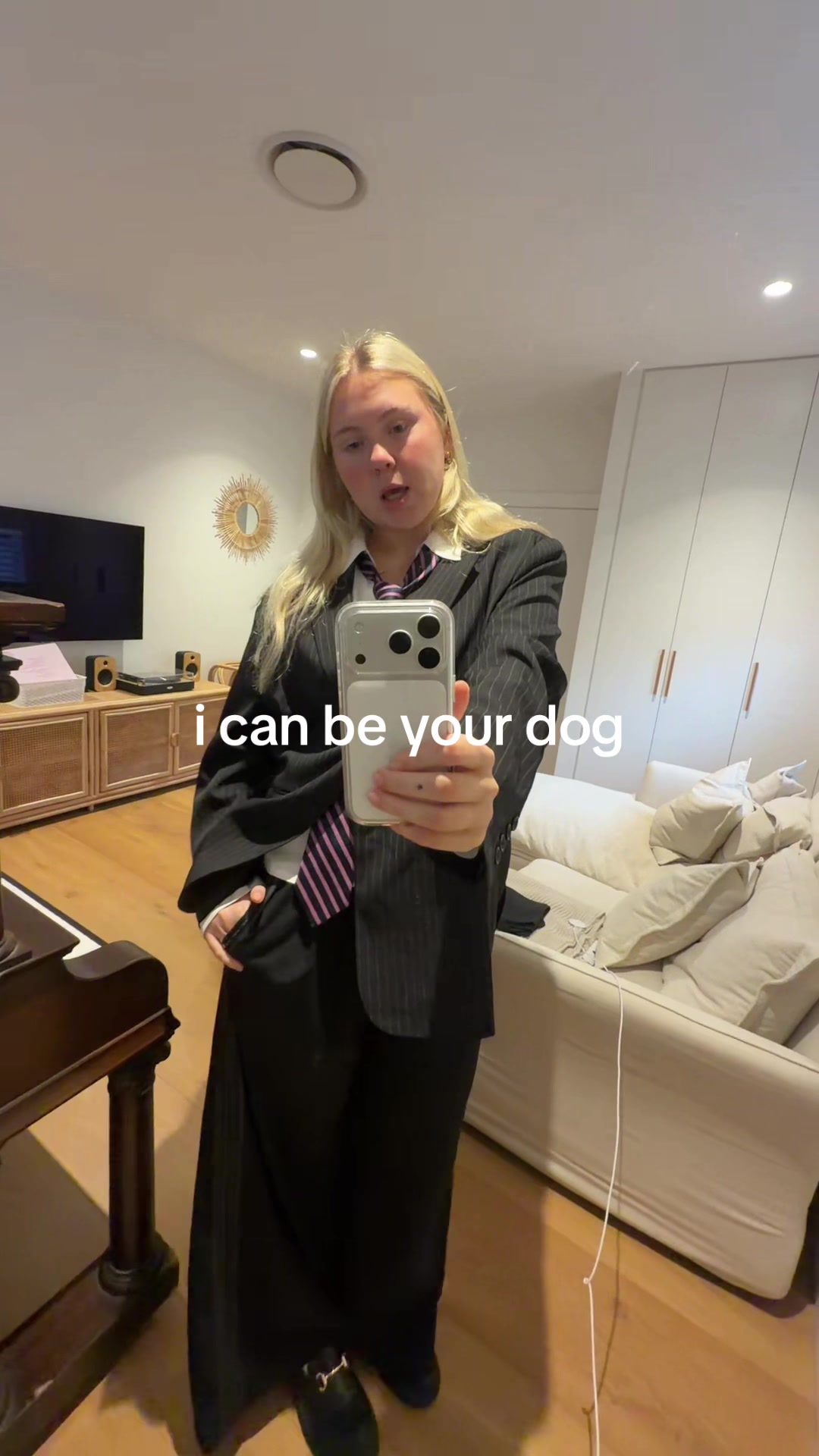 @laura.mcc