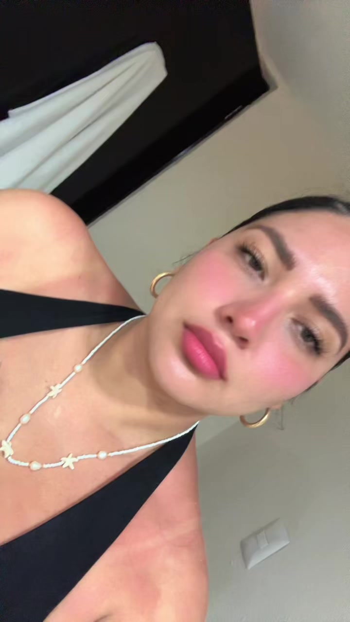 @Aniieshoots
