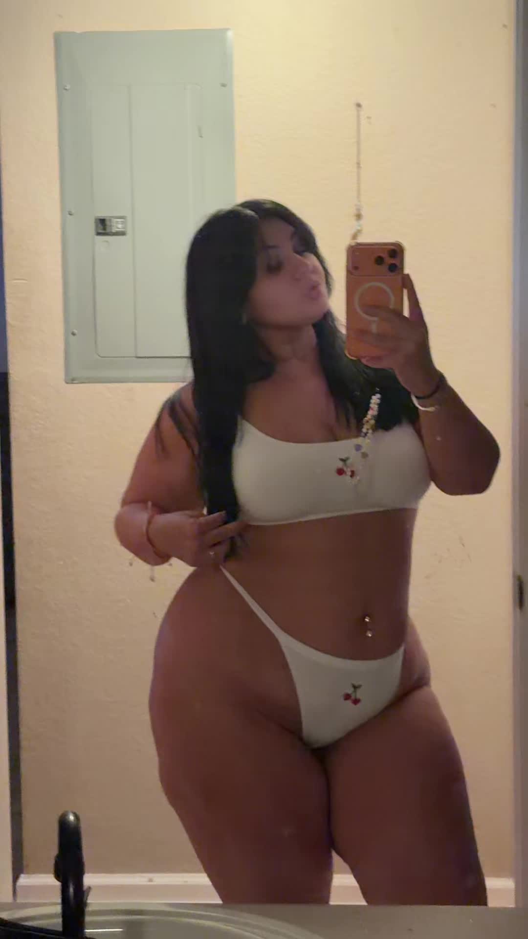 @curvesbygen