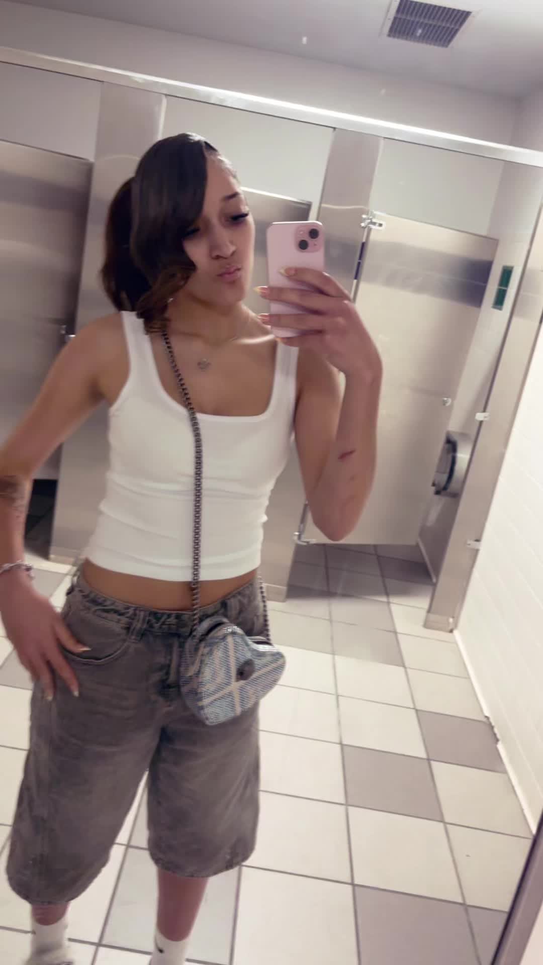 @Adrianna🌸