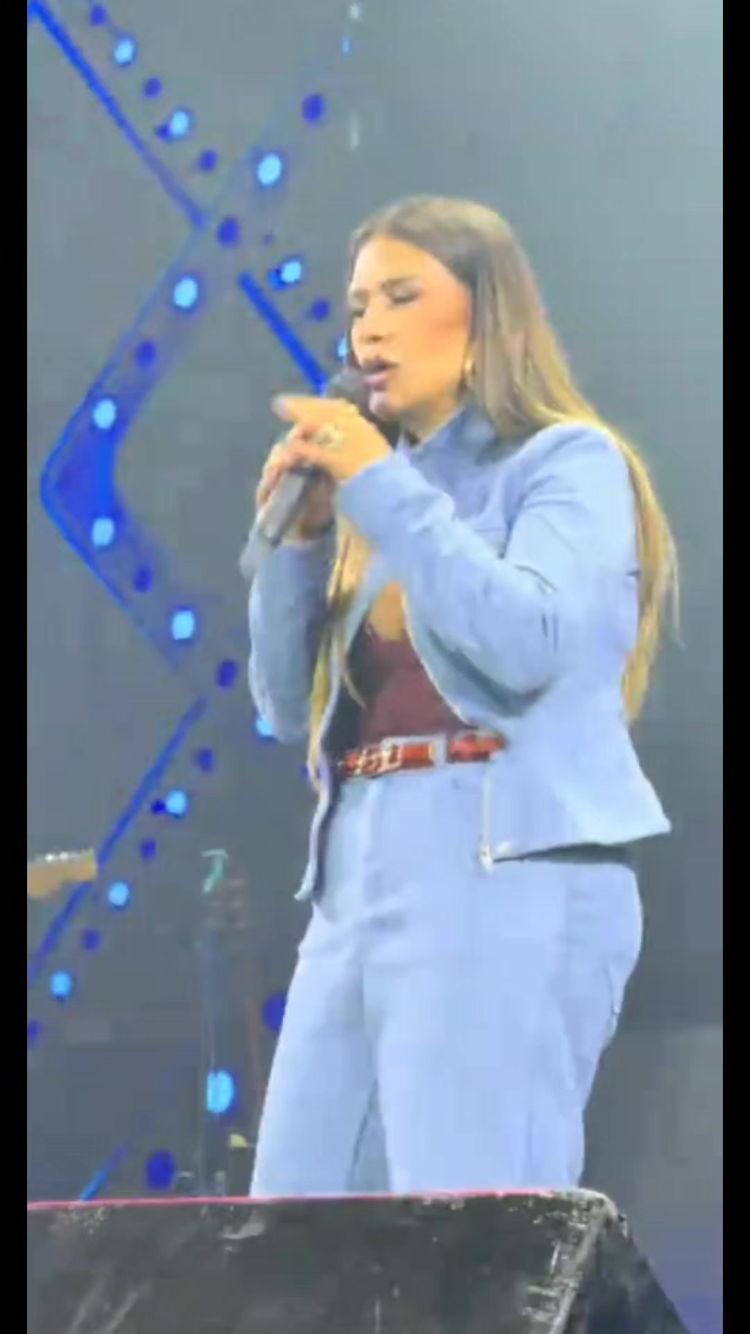 @Simone Mendes cantora