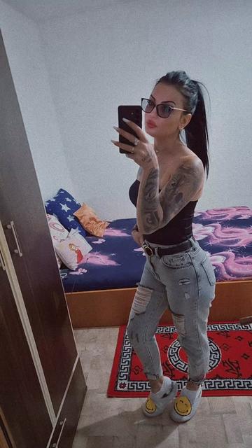 @🥀🖤Ella⚰️🪦