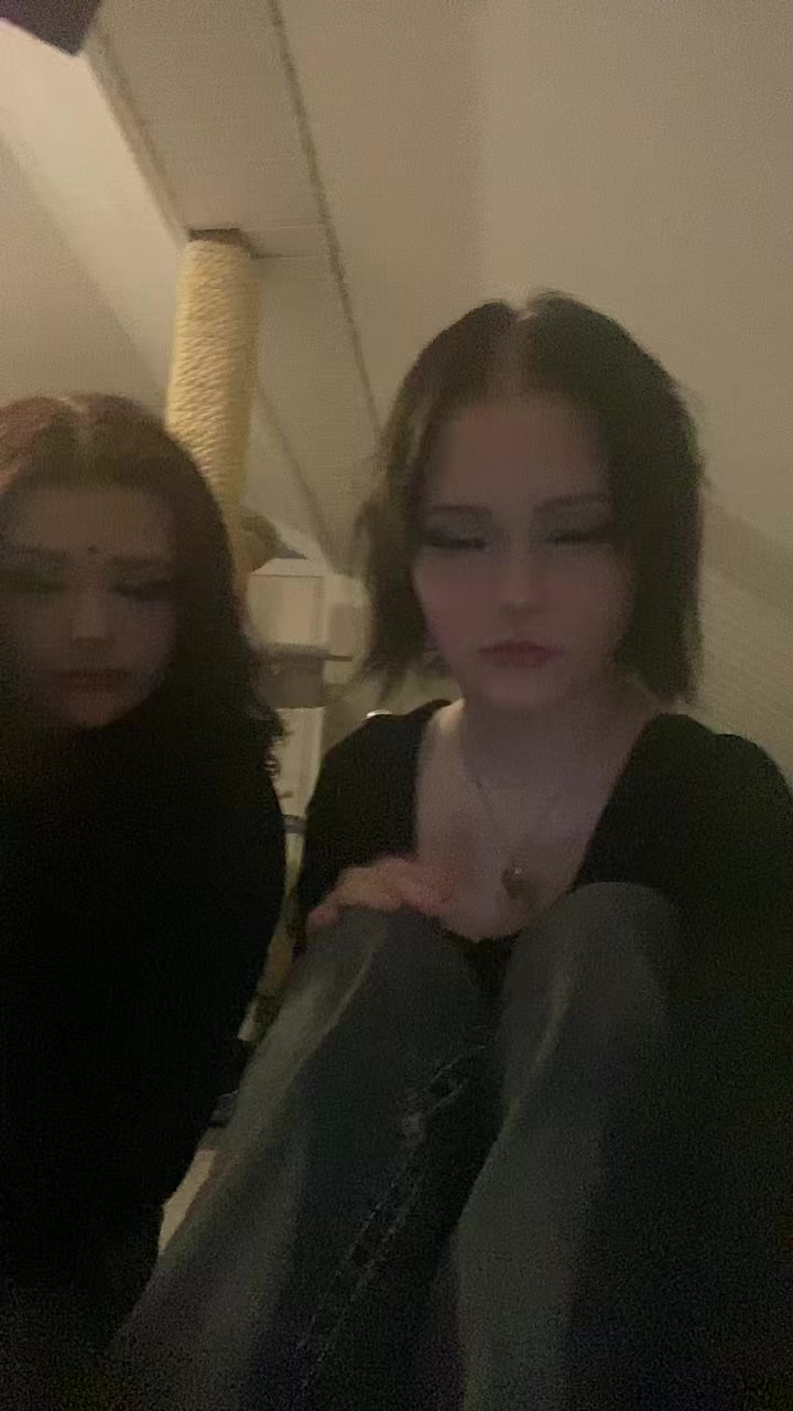 @Nela😼😼