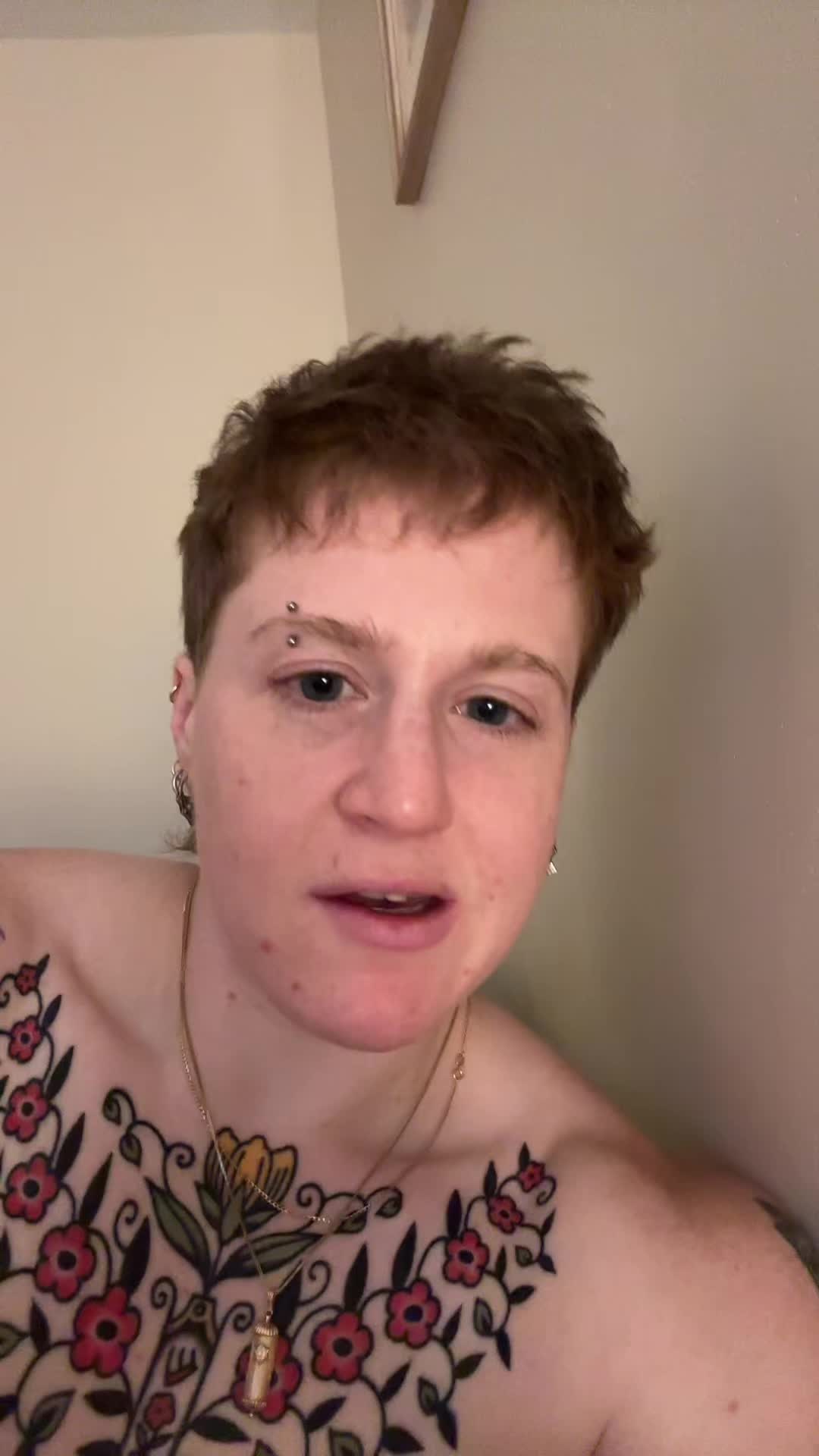 @lesbianlifts