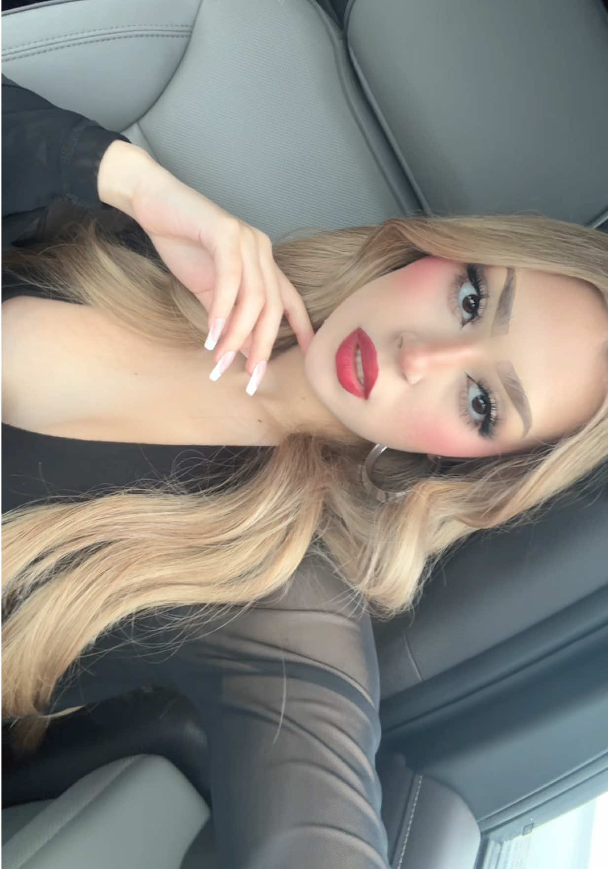 @Andrea♡‧₊˚