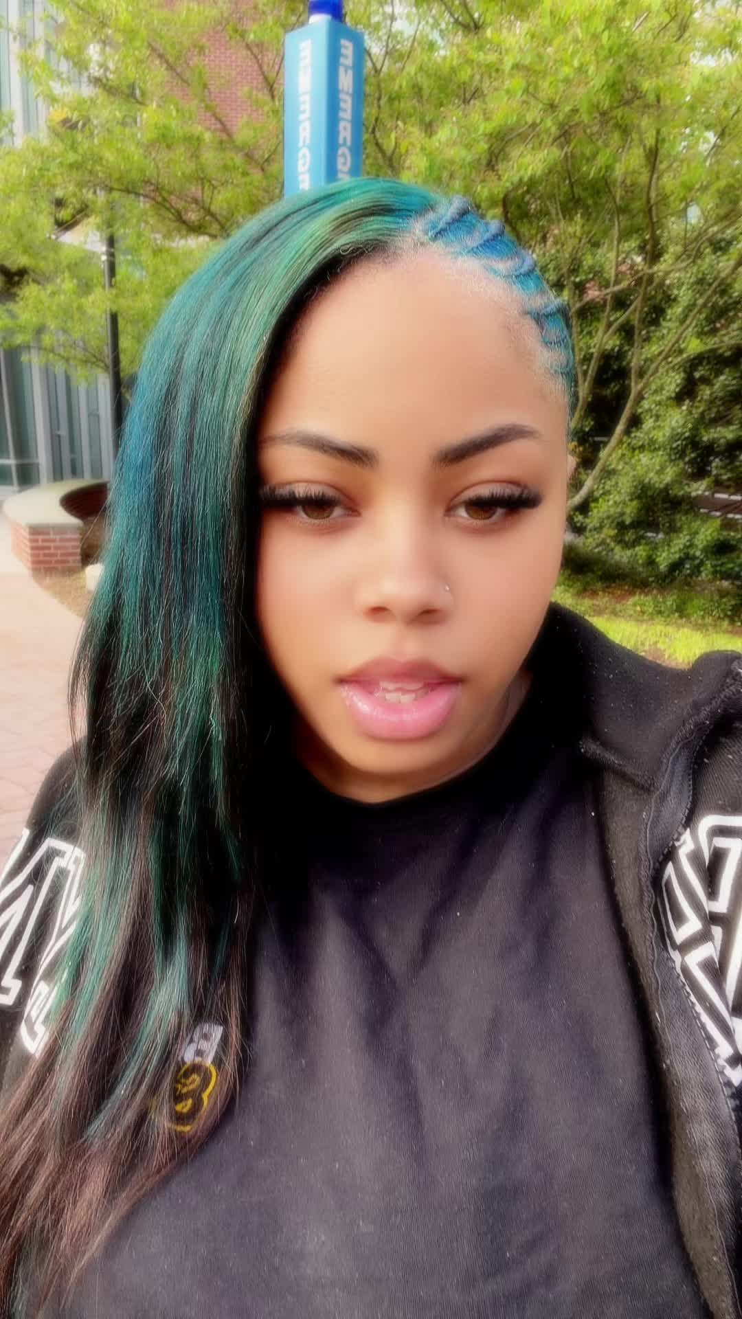 @Lovely.Vee