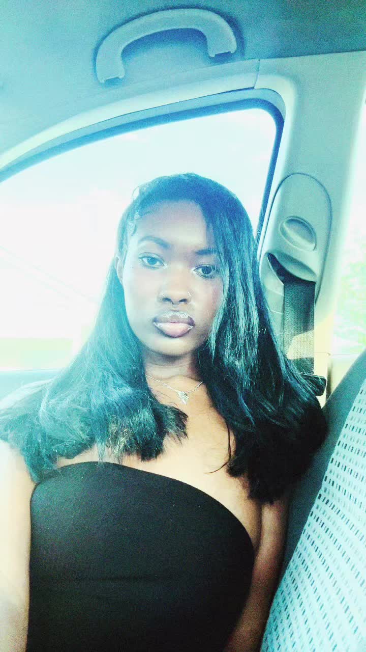 @Yourlocalbaddie