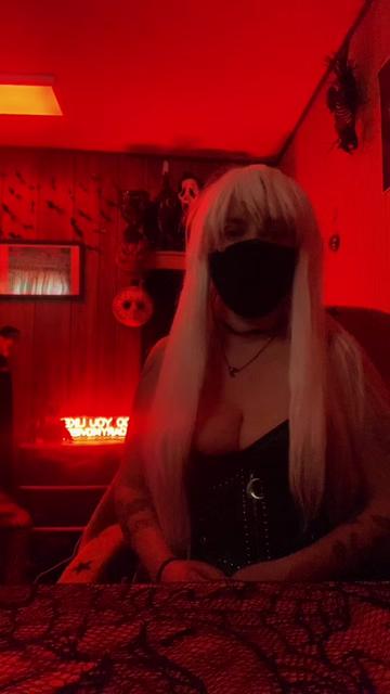 @horror queen 🧟&zwj;♀️👑