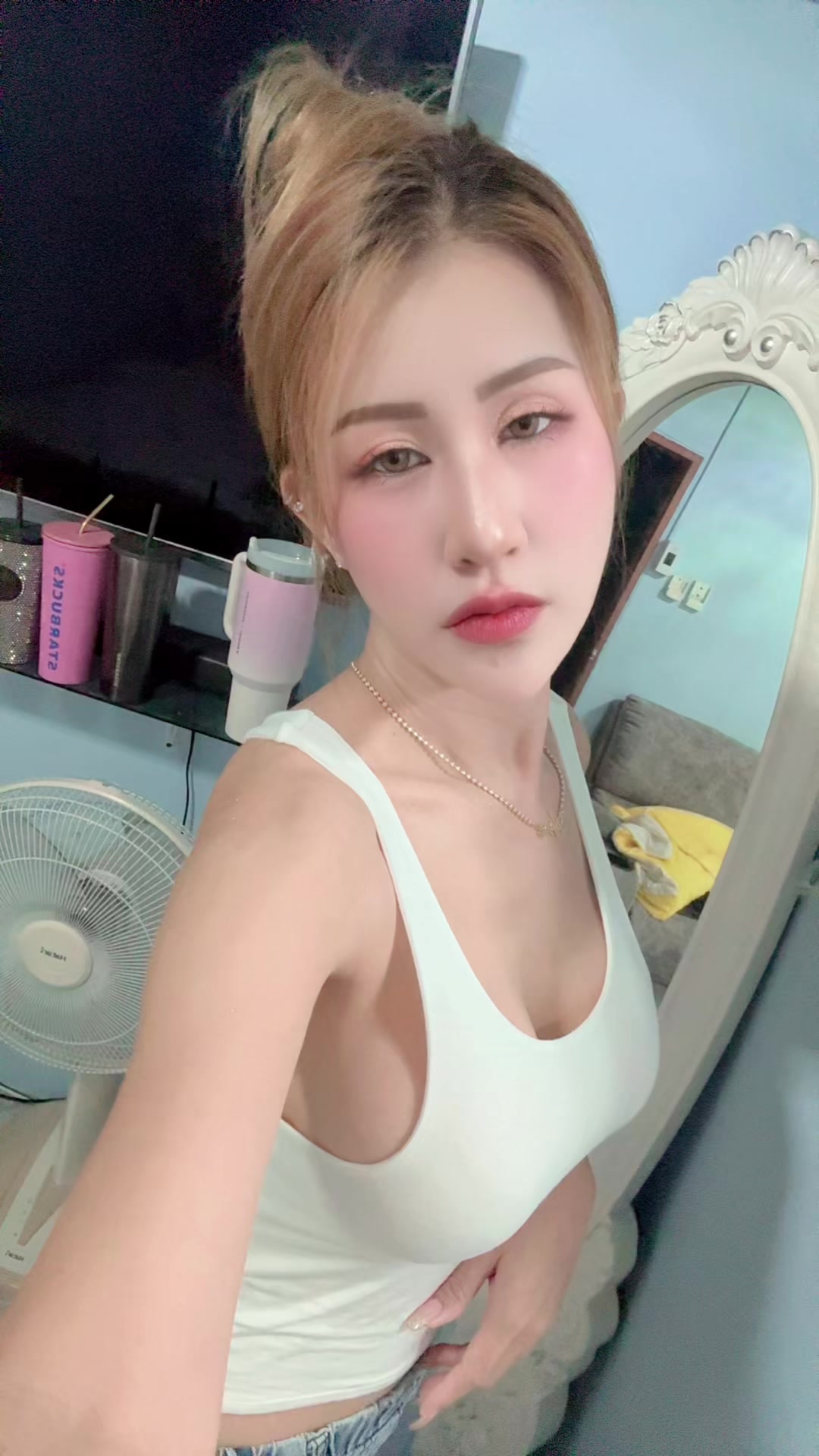 @นู๋ แอ๊ปจัง