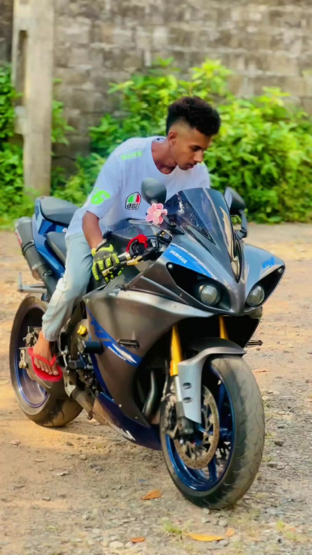 @ᴛʜᴀʀɪɴᴅᴜ