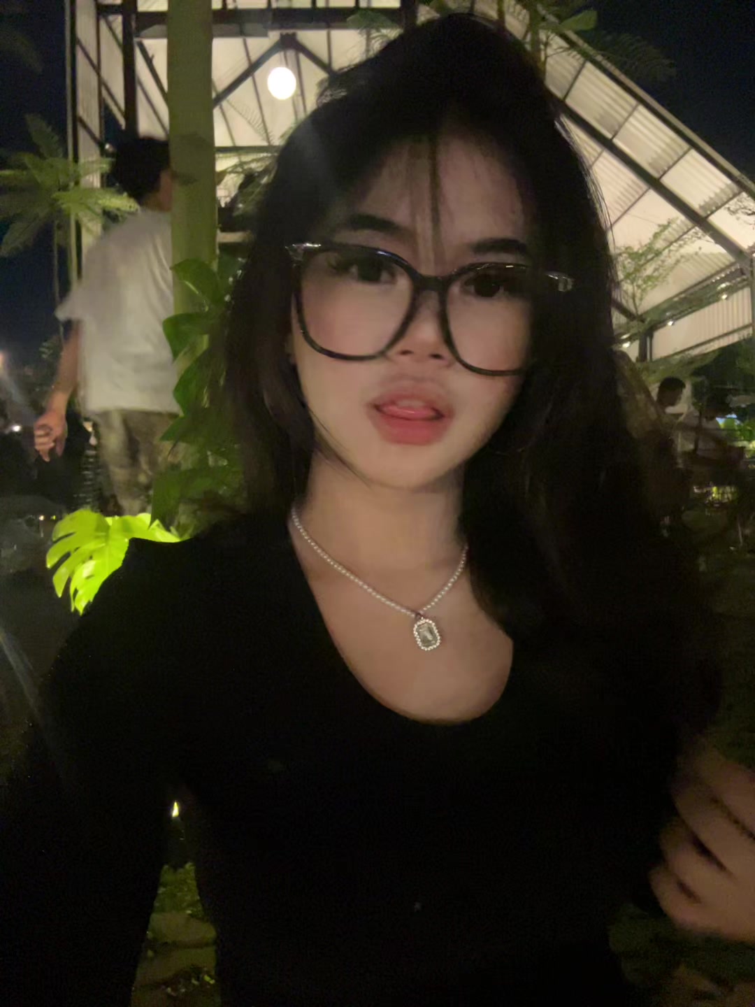 @salila gomez