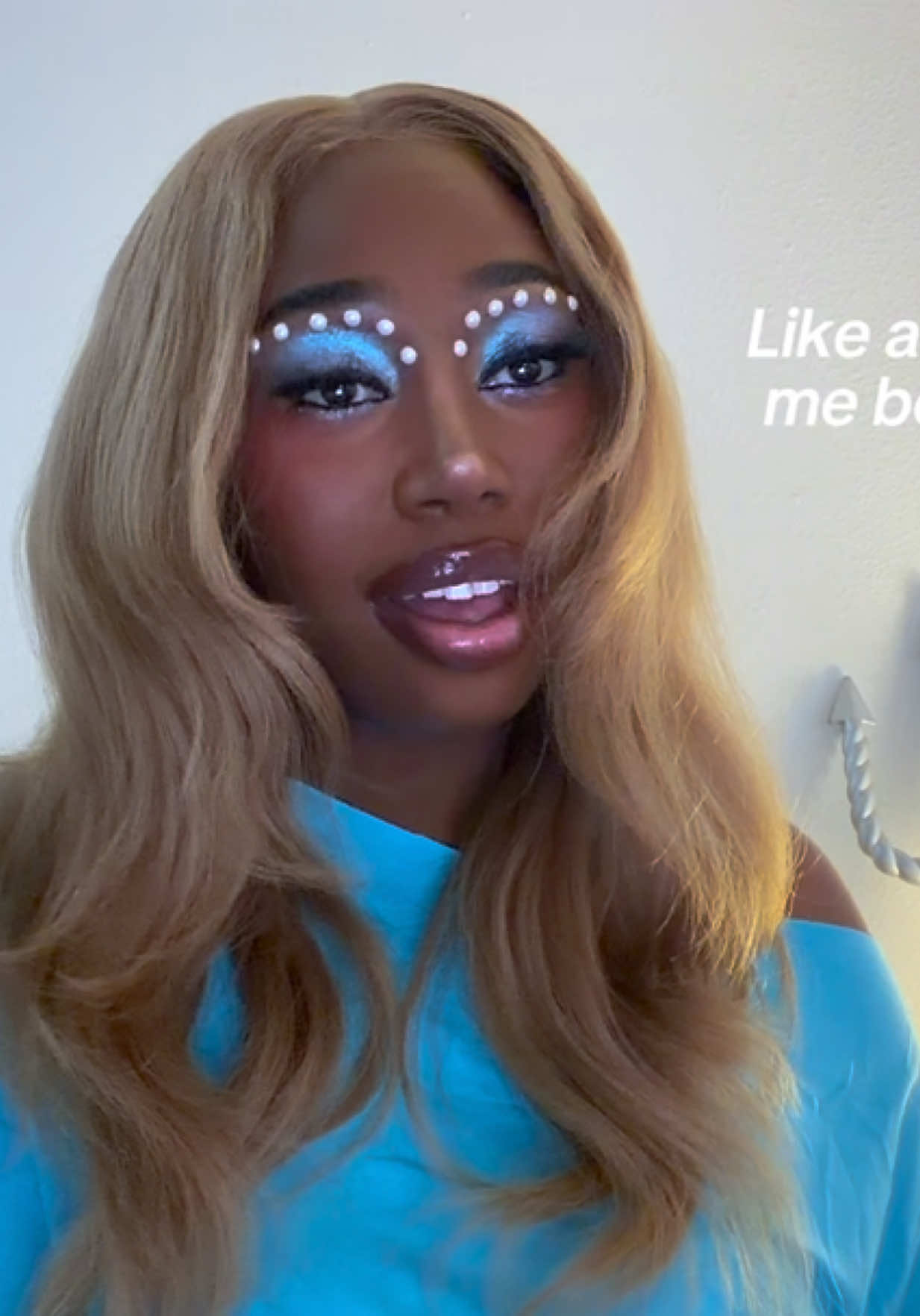 @Robyn L ⭒