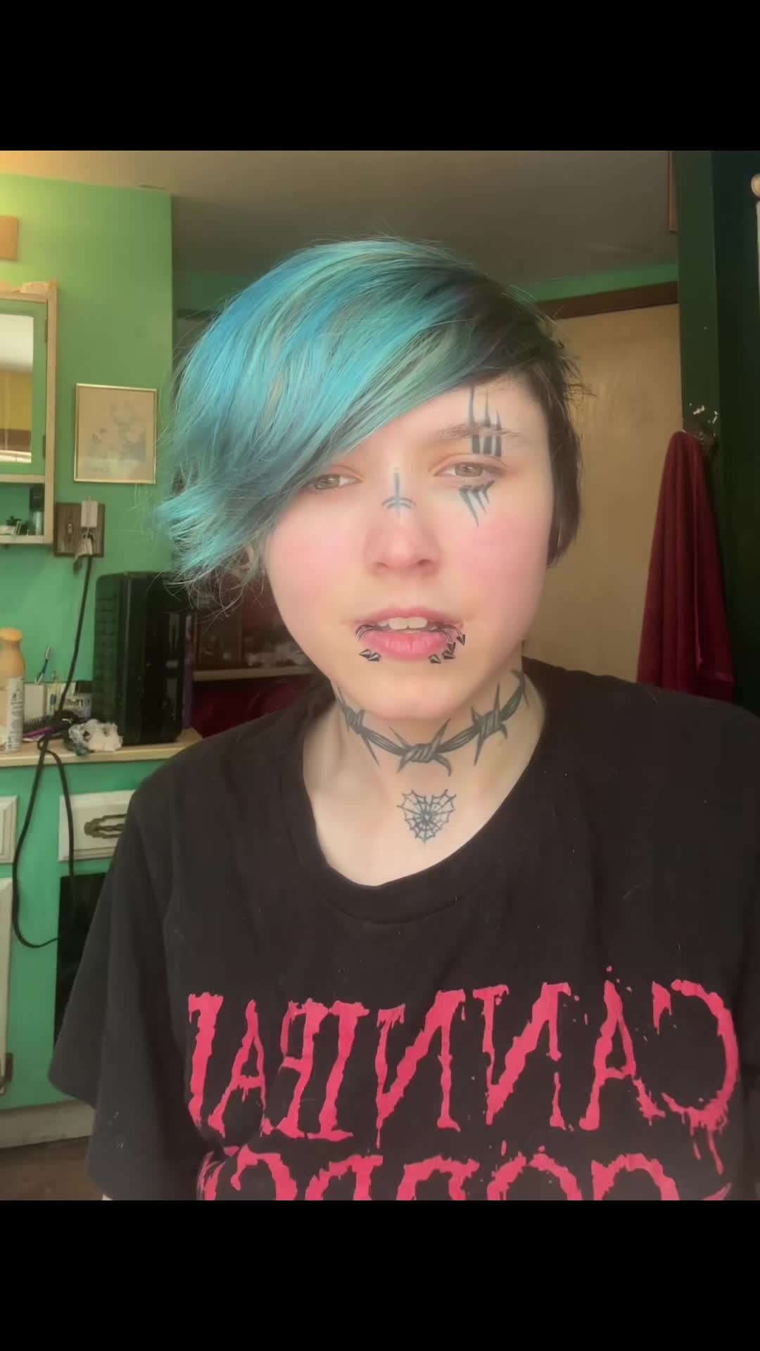 BriTheEmo (@britheemo87) - Urlebird