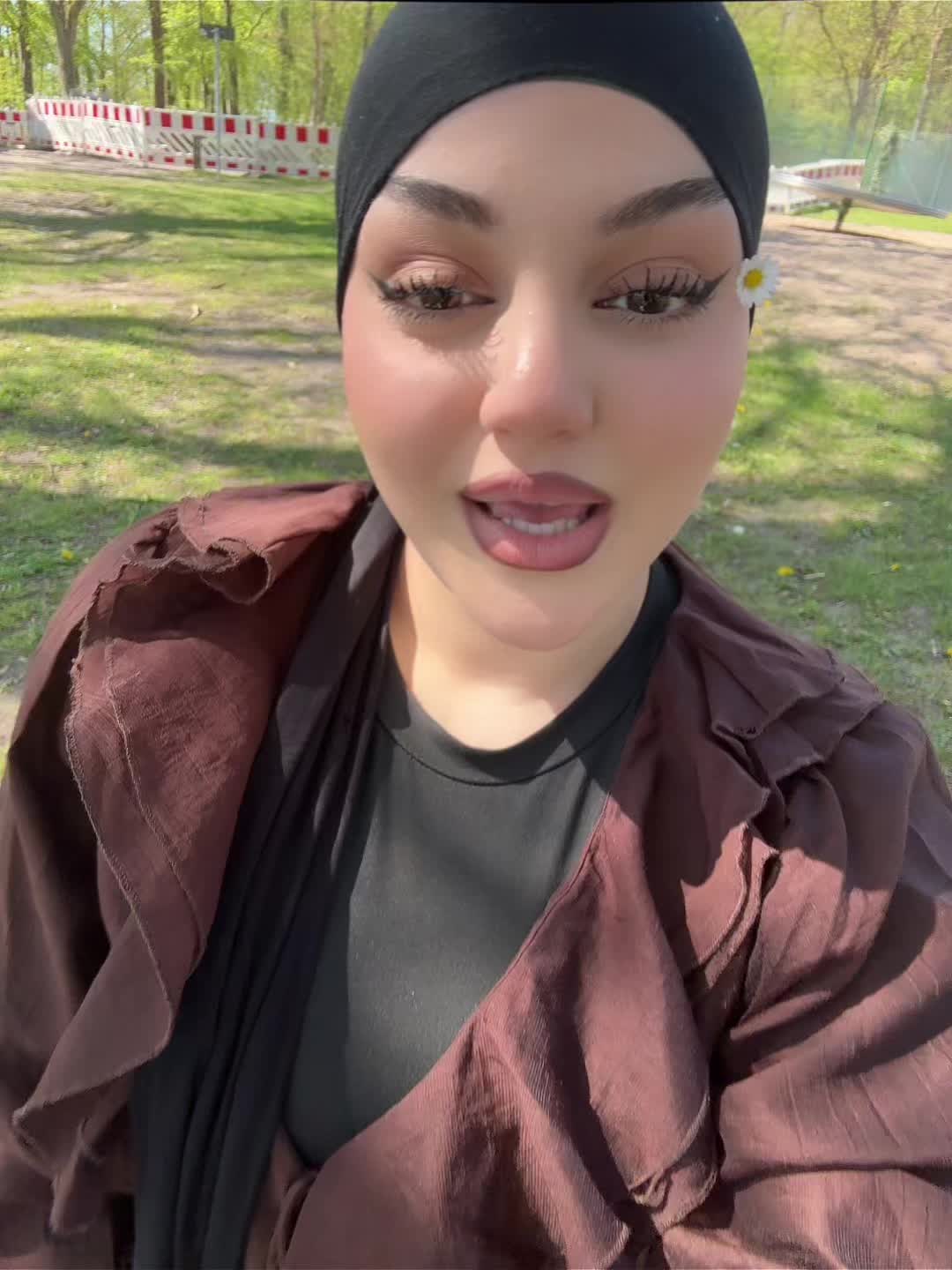 @𝐇