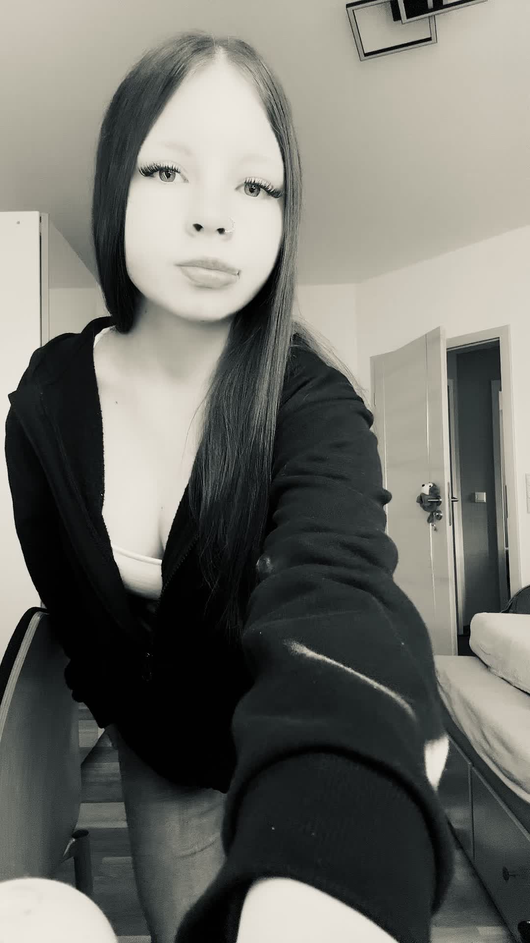 @🫰🏻